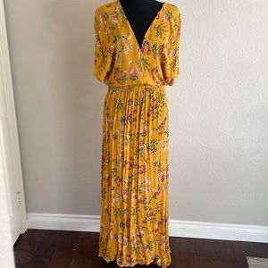 Beautiful floral dress. Unknown brand size L